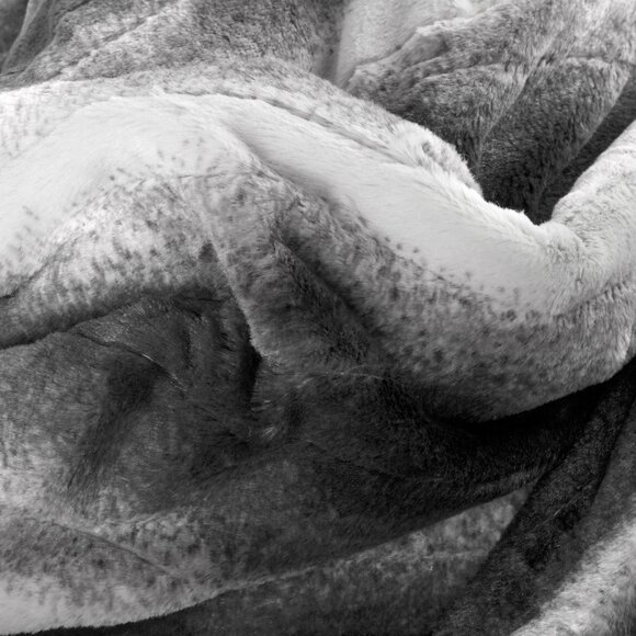 Luxe Home Decor Classic Heated Faux Fur Throw | 1-Piece | Grey/white | 50"x60" - Picture 6 of 7